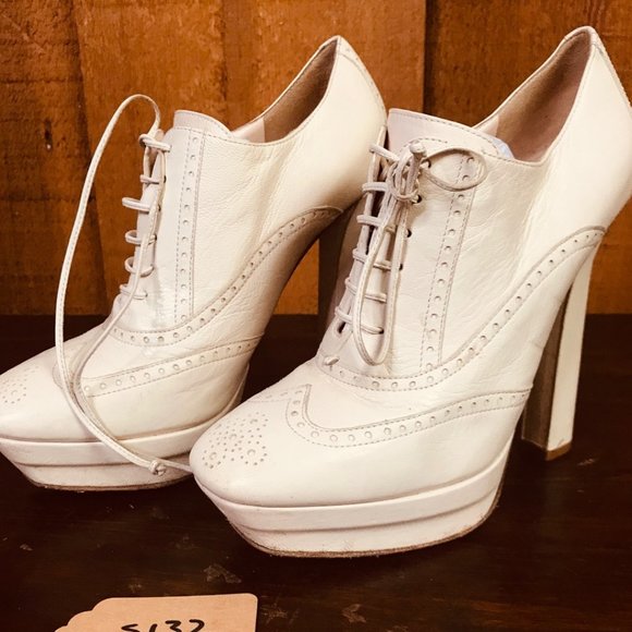 Bottega Veneta Shoes - BOTTEGA VENETA Brogue Leather Wingtip Ankle Boots